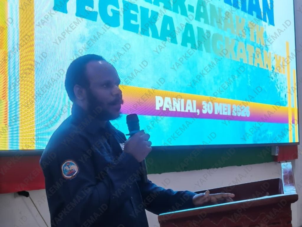 Herman Degei, Divisi Pendidikan Yapkema saat menyampaikan sambutan mewakili Yayasan. (Dok. Yapkema)
