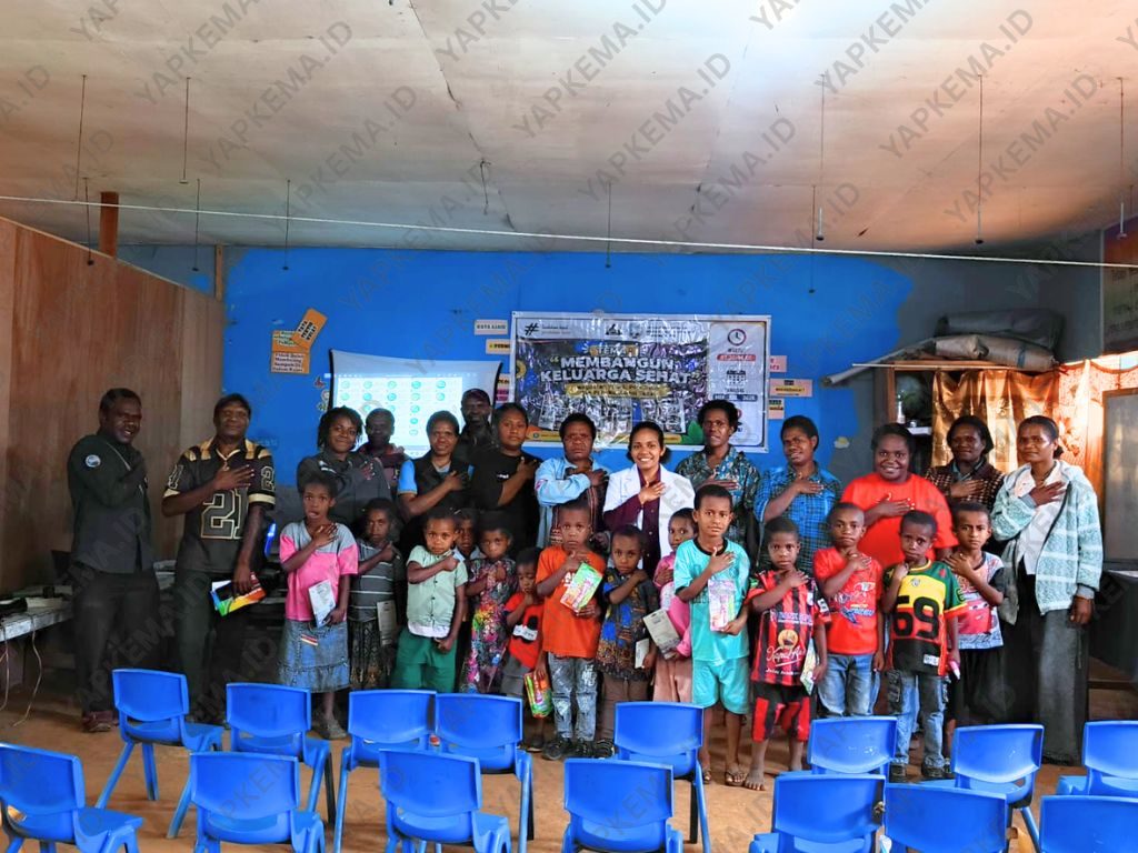 Foto bersama usai kegiatan penyuluhan kesehatan di Paniai (Dok. Yapkema)