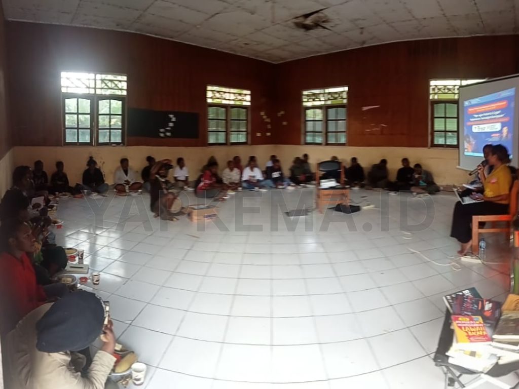 Peserta seminar sudah berkumpul di Aula Asrama Putri Nabire (Dok. Yapkema)