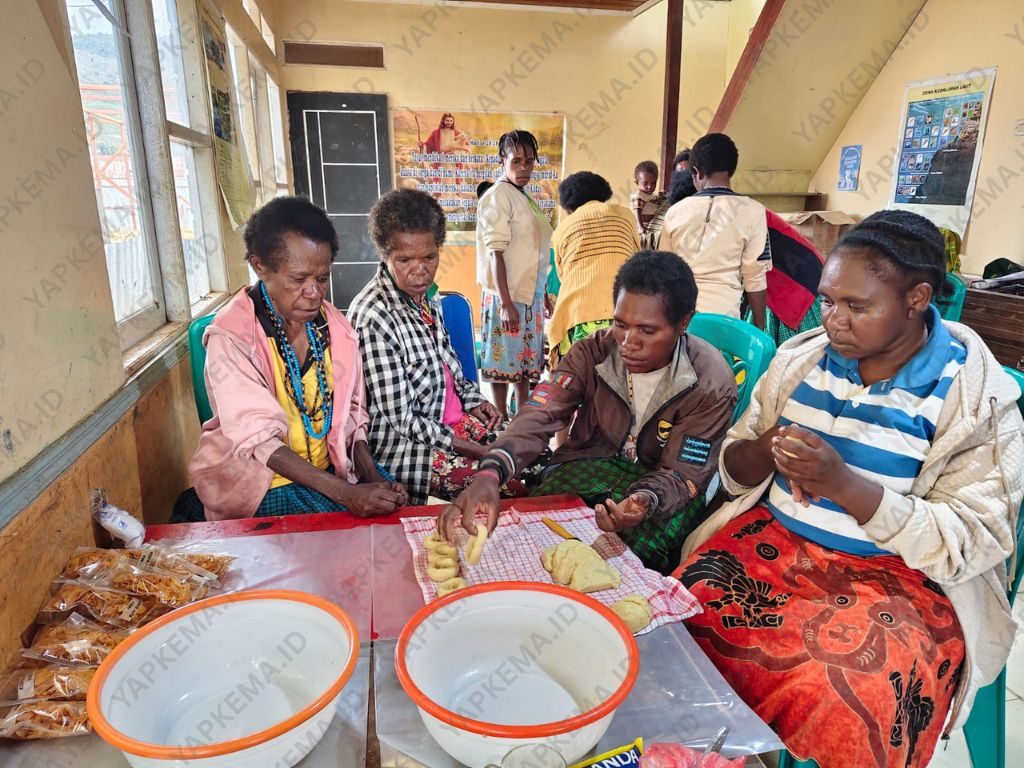 Proses pembentukan adonan donat nota (Dok. Yapkema)