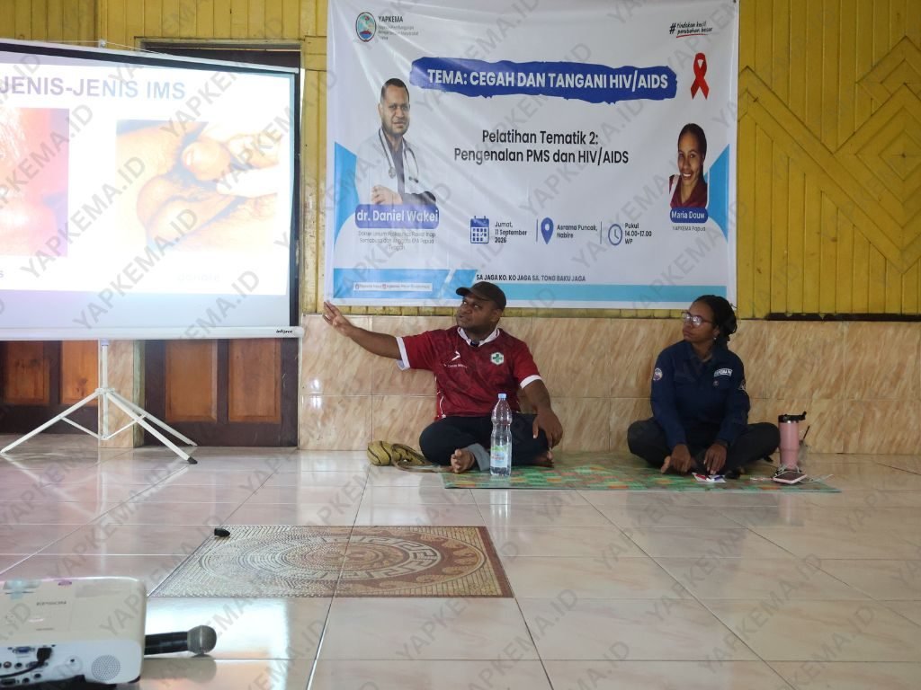 dr. Daniel Wakei menjelaskan tentang penyakit gonore dan sifilis (Dok. Yapkema)