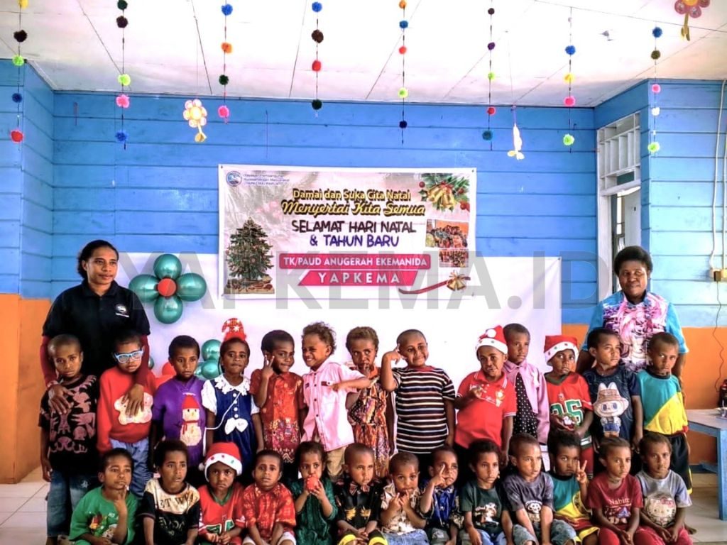Foto Guru Bersama anak-anak murid usai acara (Dok. Yapkema)