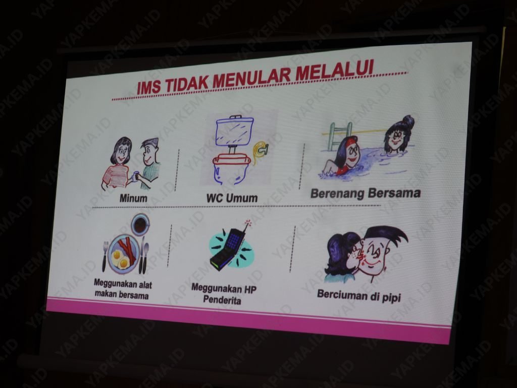 Materi tentang cara penularan IMS yang sedang dijelaskan oleh dr. Daniel Wakei. (Dok. Yapkema)