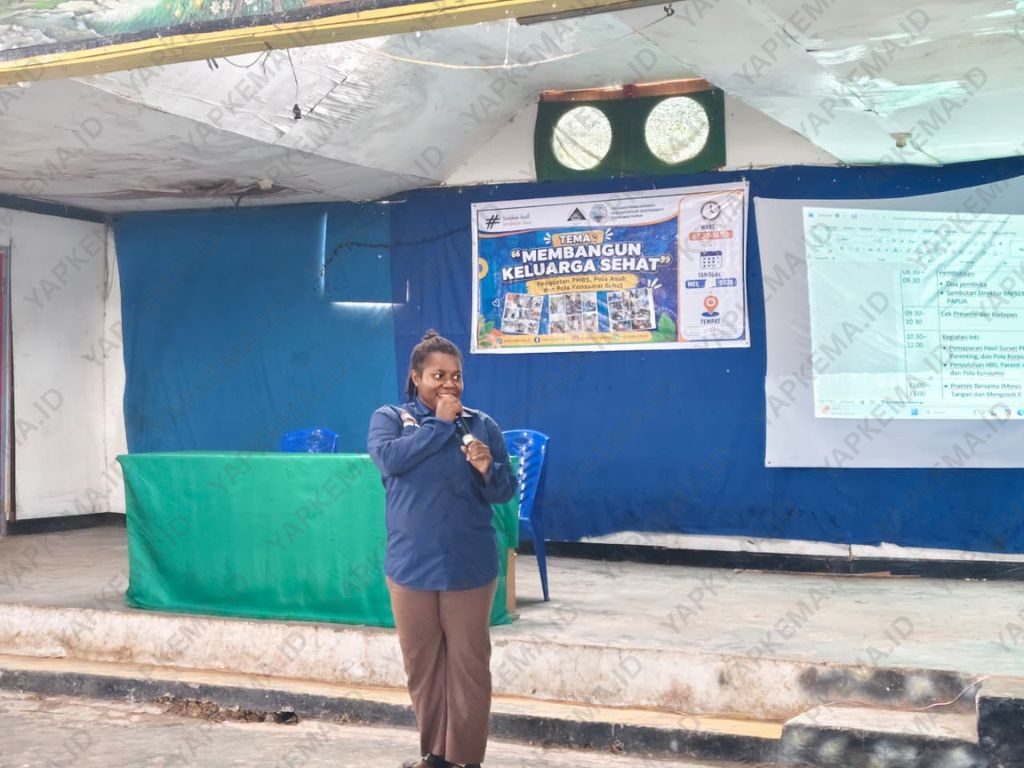 Agustina Doo, Manager Kesehatan Yapkema Papua sedang memberikan sambutan mewakili direktur yayasan (Dok. Yapkema)