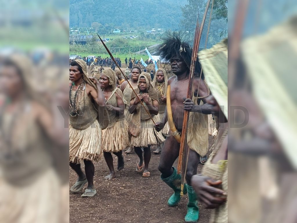 Sebagian umat ketika arak-arakan tarian Budaya di Acara Muspas Mee Komopa. (Dok. Yapkema)