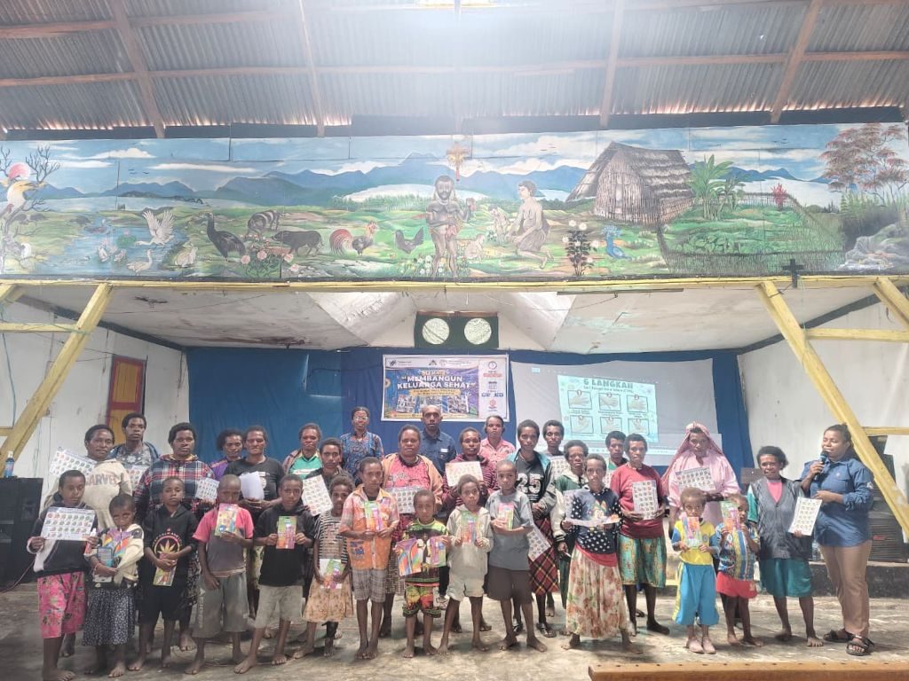 Foto bersama usai kegiatan penyuluhan kesehatan di Deiyai  (Dok. Yapkema)