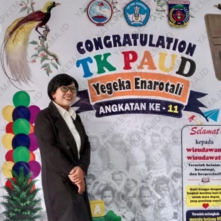 Ibu Susana, S. Pd., M.Pd., Kepala Sekolah TK Paud Yegeka Enarotali Paniai (Dok. Yapkema)