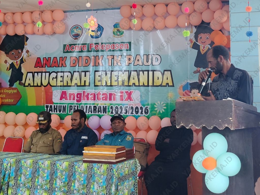 Kepala Dinas Dikpora Kab. Dogiyai, David Goo, S.Pd. menyampaikan sambutan. (Dok. Yapkema)