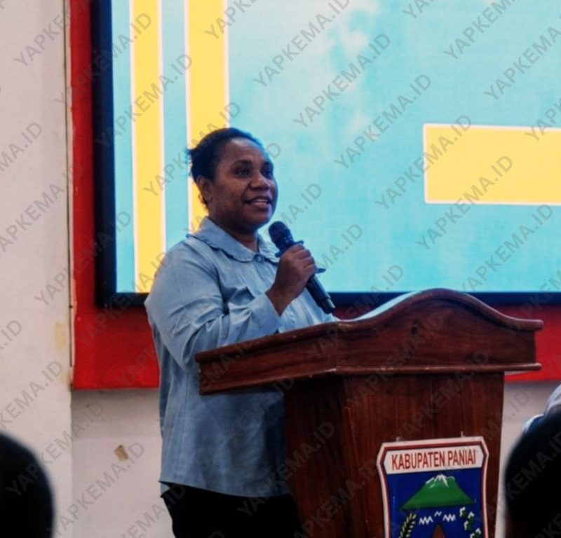 Ibu Naomi, perwakilan orang tua siswa sekaligus ketua panitia saat sampaikan sambutan. (Dok. Yapkema)