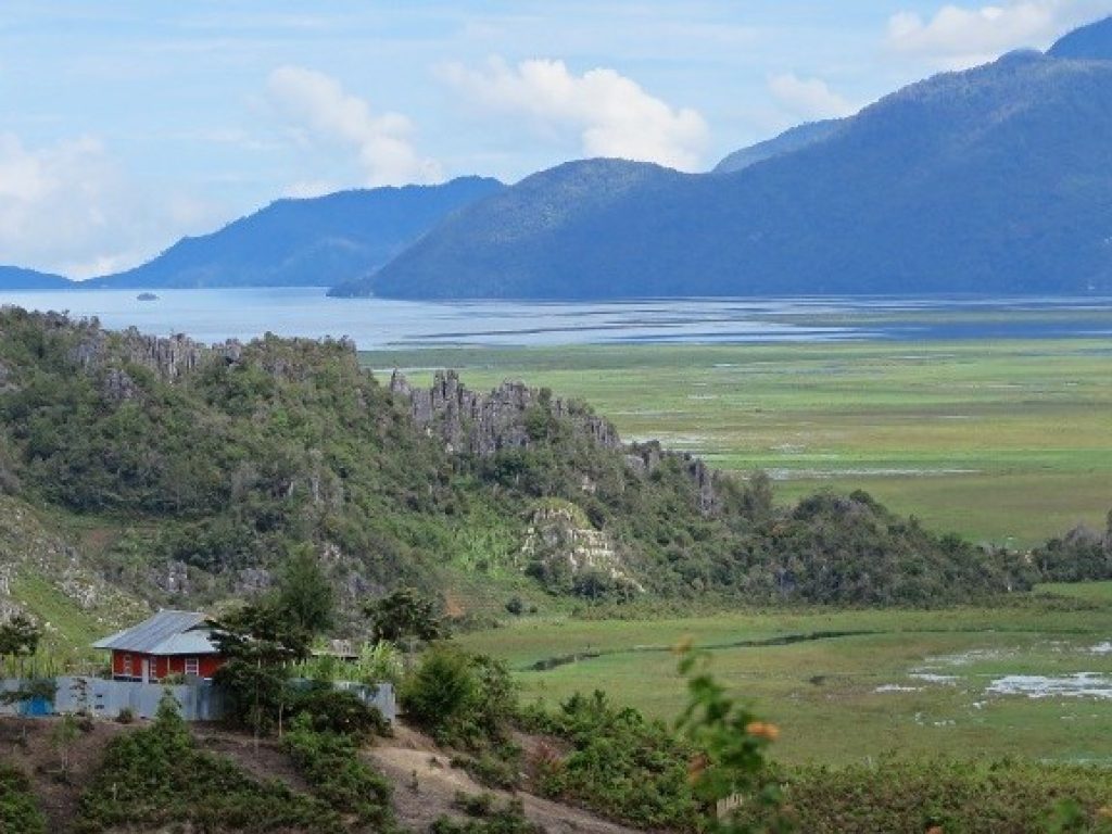 Picture7 Danau Paniai dari arah Timur Paniai. Foto: Tempo